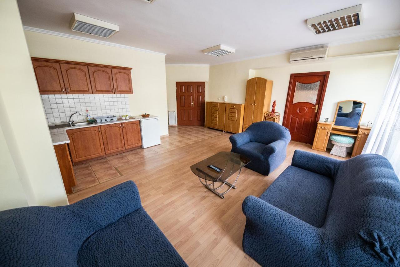 Elit Apartman Appartement Debrecen Buitenkant foto